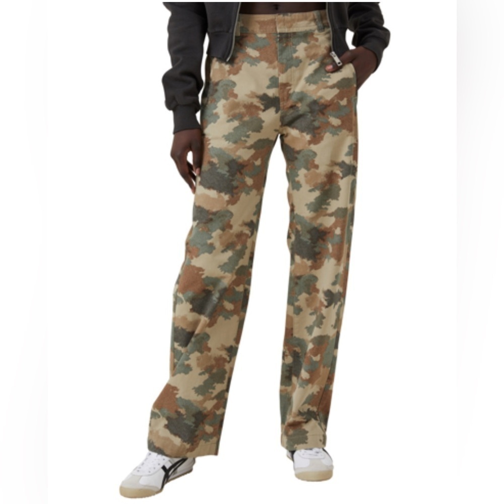 Cotton on women’s Camouflage pants size 2